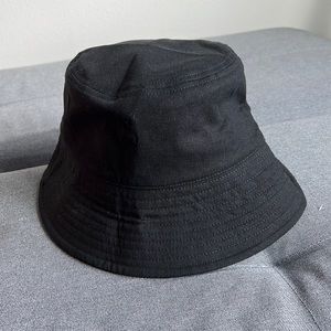 Black bucket hat